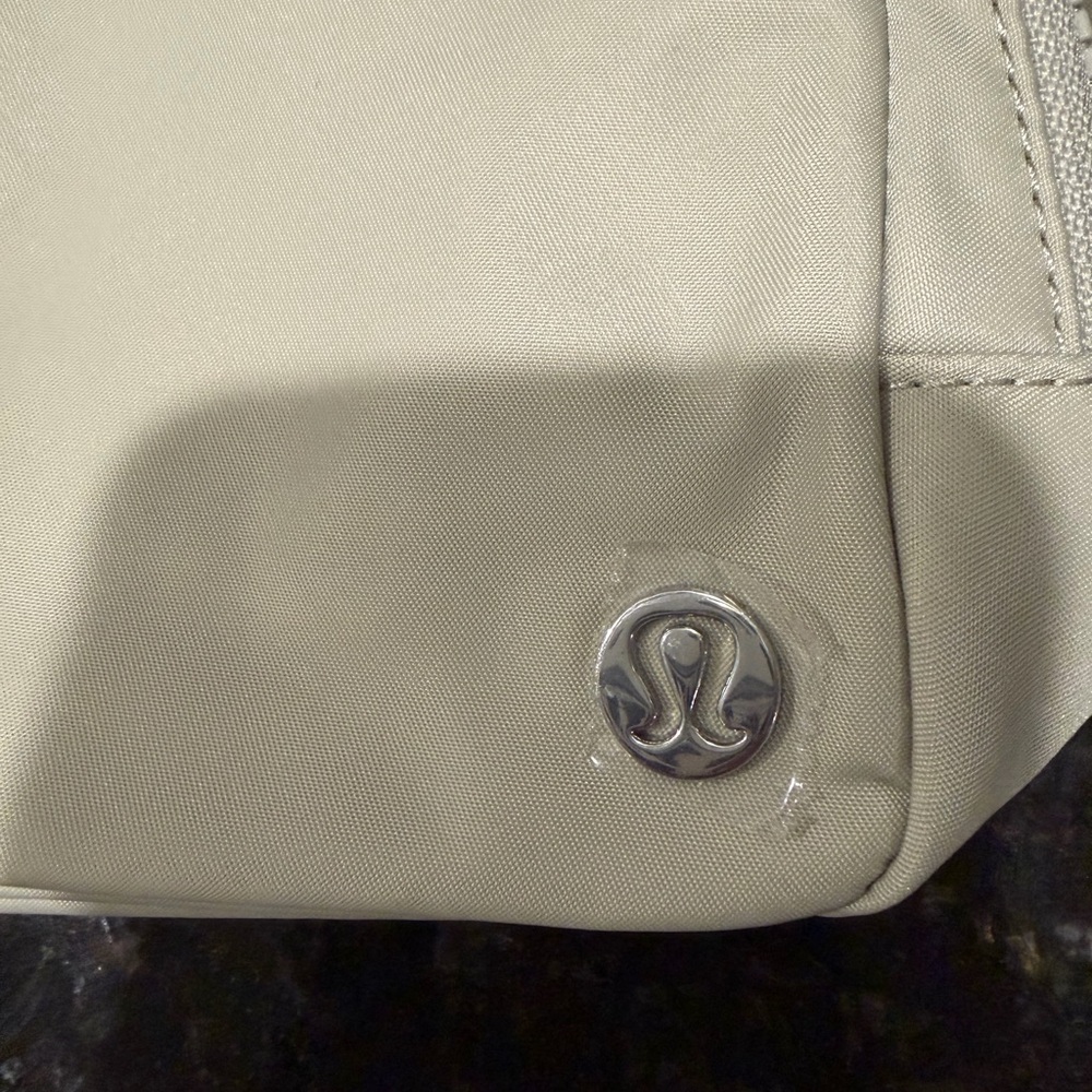 NWOT‼️Everywhere belt bag large 2L- raw linen(discontinued color) - Picture 2 of 5